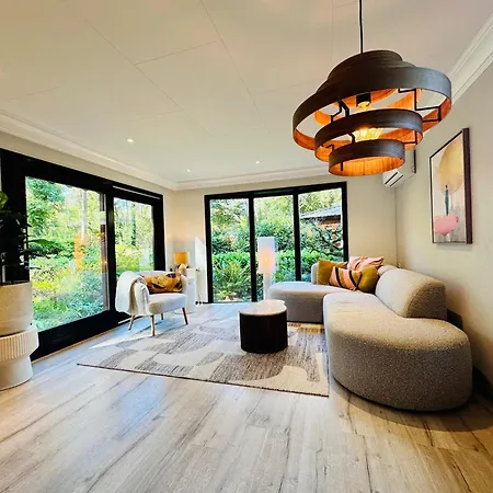 Stayatsas Pippa Grote Omheinde Tuin, Gebruik Zwembad, Stijlvol Ingericht, Middenin Het Bos Met Veel Privacy, Restaurant Op Park Ferienhaus