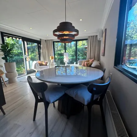 Stayatsas Pippa Grote Omheinde Tuin, Gebruik Zwembad, Stijlvol Ingericht, Middenin Het Bos Met Veel Privacy, Restaurant Op Park Ferienhaus