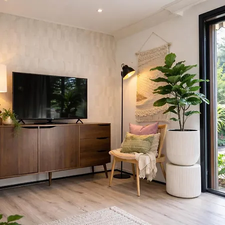 Vakantiehuis Stayatsas Pippa, Luxe Boshuis Met Grote Omheinde Tuin Aan Vijver Doornspijk