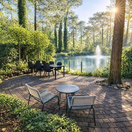 Vakantiehuis Stayatsas Pippa, Luxe Boshuis Met Grote Omheinde Tuin Aan Vijver *
