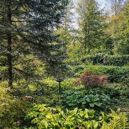 Vakantiehuis Stayatsas Pippa, Luxe Boshuis Met Grote Omheinde Tuin Aan Vijver
