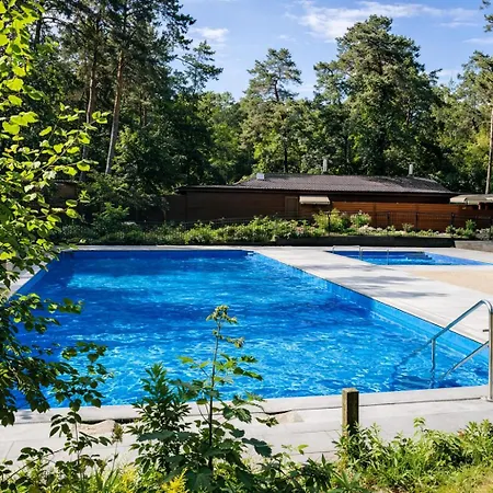 Vakantiehuis Stayatsas Pippa, Luxe Boshuis Met Grote Omheinde Tuin Aan Vijver *