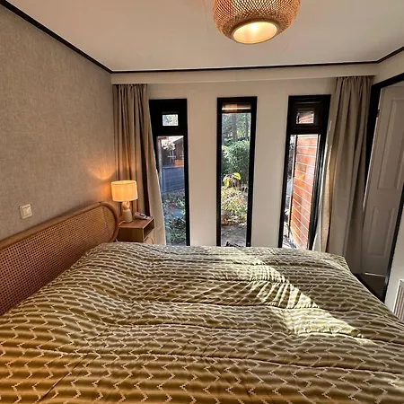 Stayatsas Pippa Grote Omheinde Tuin, Gebruik Zwembad, Stijlvol Ingericht, Middenin Het Bos Met Veel Privacy, Restaurant Op Park Дом отдыха *