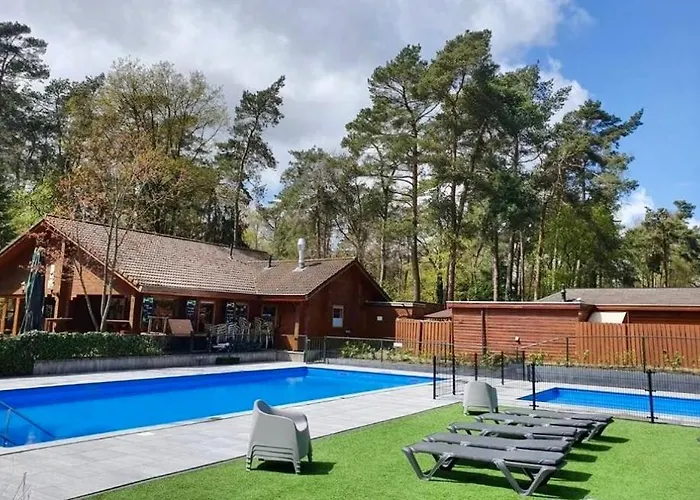 Stayatsas Pippa Grote Omheinde Tuin, Gebruik Zwembad, Stijlvol Ingericht, Middenin Het Bos Met Veel Privacy, Restaurant Op Park Дом отдыха
