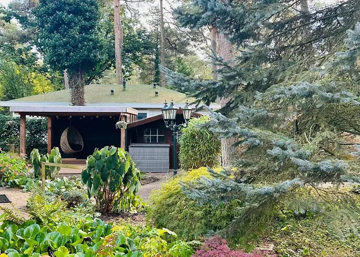 Stayatsas Pippa Grote Omheinde Tuin, Gebruik Zwembad, Stijlvol Ingericht, Middenin Het Bos Met Veel Privacy, Restaurant Op Park Дом отдыха *