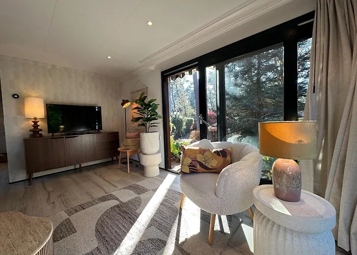 Stayatsas Pippa Grote Omheinde Tuin, Gebruik Zwembad, Stijlvol Ingericht, Middenin Het Bos Met Veel Privacy, Restaurant Op Park Дом отдыха *