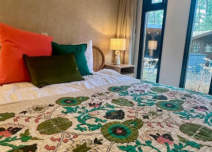 Дом отдыха Stayatsas Pippa Grote Omheinde Tuin, Gebruik Zwembad, Stijlvol Ingericht, Middenin Het Bos Met Veel Privacy, Restaurant Op Park